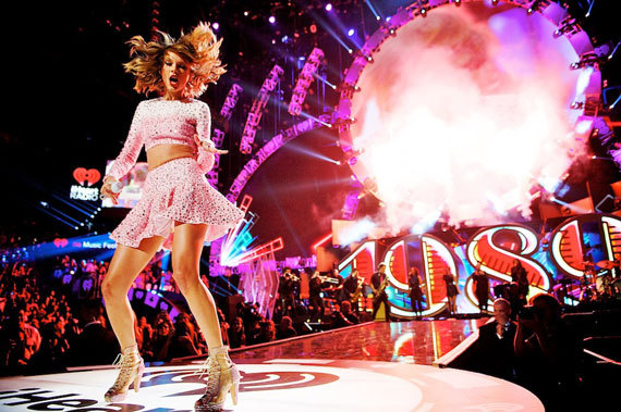 2015-04-20-1429569243-3633705-taylorswift.jpg