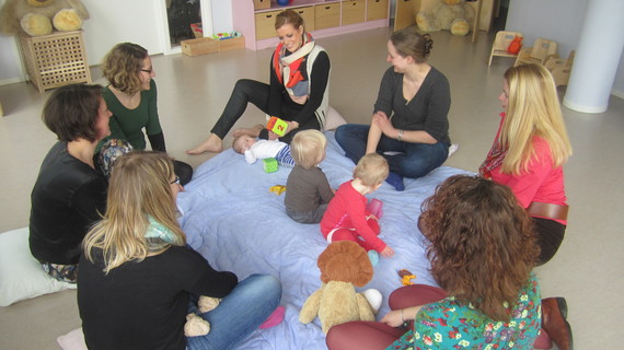 2015-04-27-1430167028-2308051-AMSTERDAMMOMS.jpg
