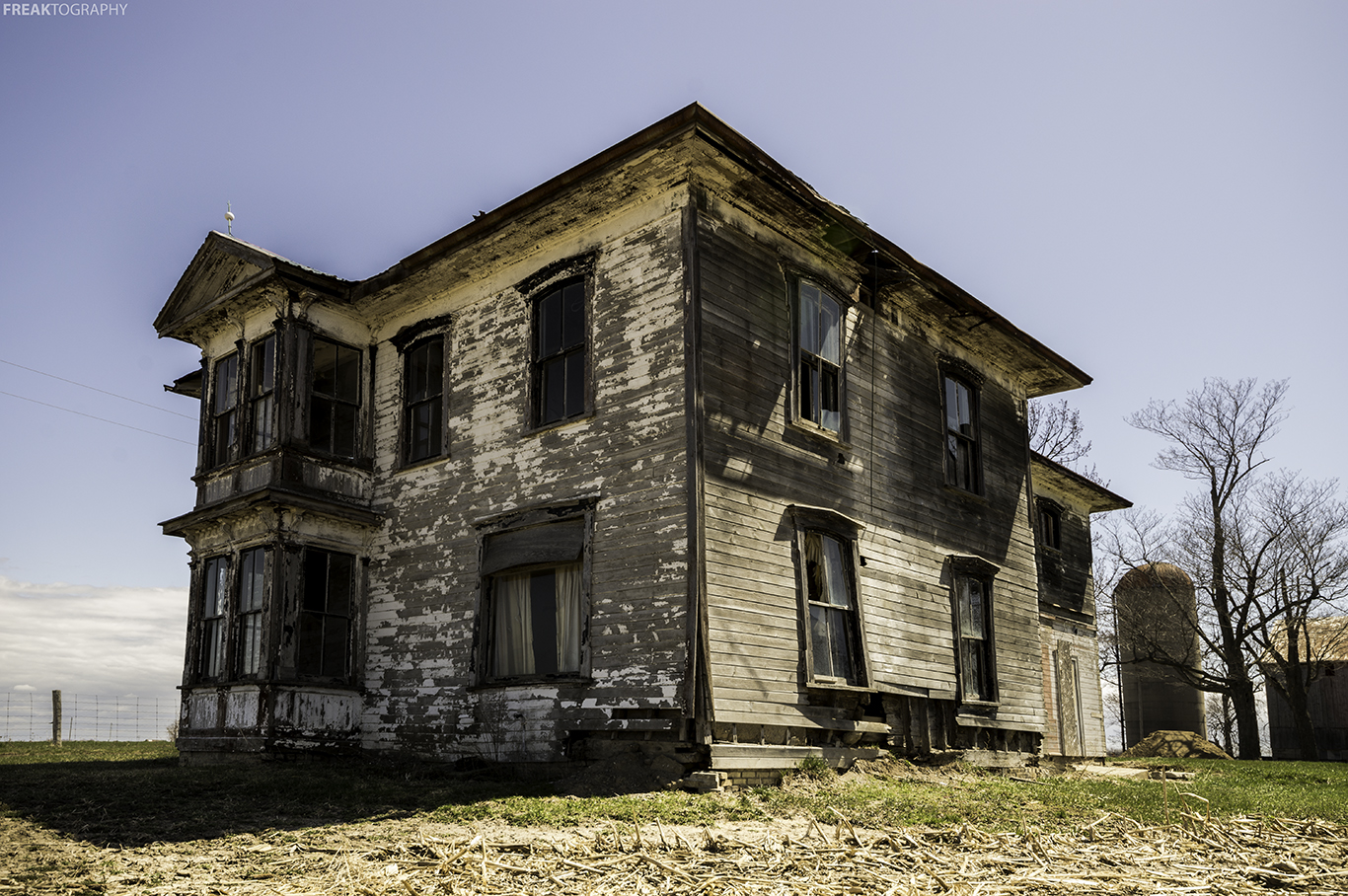 descriptive essay about an abandoned house