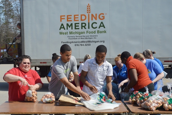 2015-04-30-1430421263-3240486-FeedingAmerica417159.JPG