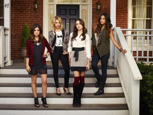 2015-05-04-1430746430-5906619-PrettyLittleLiars.jpg