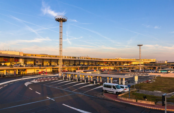 2015-05-13-1431530226-7848260-parisorlyairport800.jpg