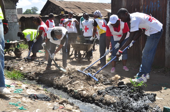 2015-05-14-1431597266-8756127-KRCSYouthVolunteersatacleanexerciseinMathare.jpg