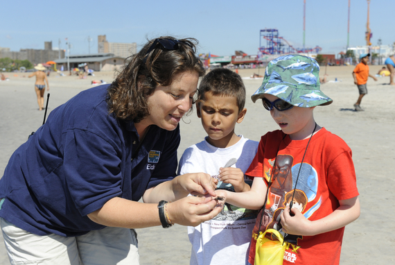 2015-05-15-1431717728-6856554-JulieLarsenMaher5124AquariumCamponBeachEducatorwithChildrenAQ072711.JPG