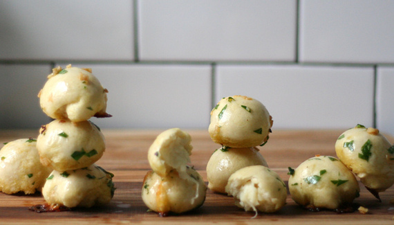 2015-05-28-1432831008-333041-pizza_dough_garlic_nots.jpg