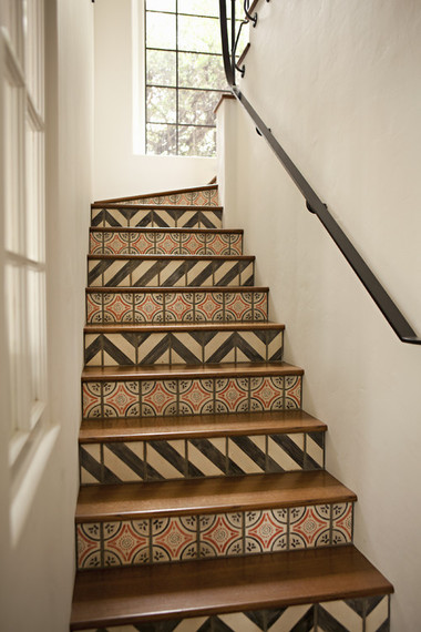 2015-06-02-1433219731-3383580-traditionalstaircase.jpg
