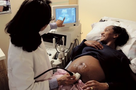 2015-06-17-1434555428-5703761-black_pregnant_woman_gets_ultrasound.jpg
