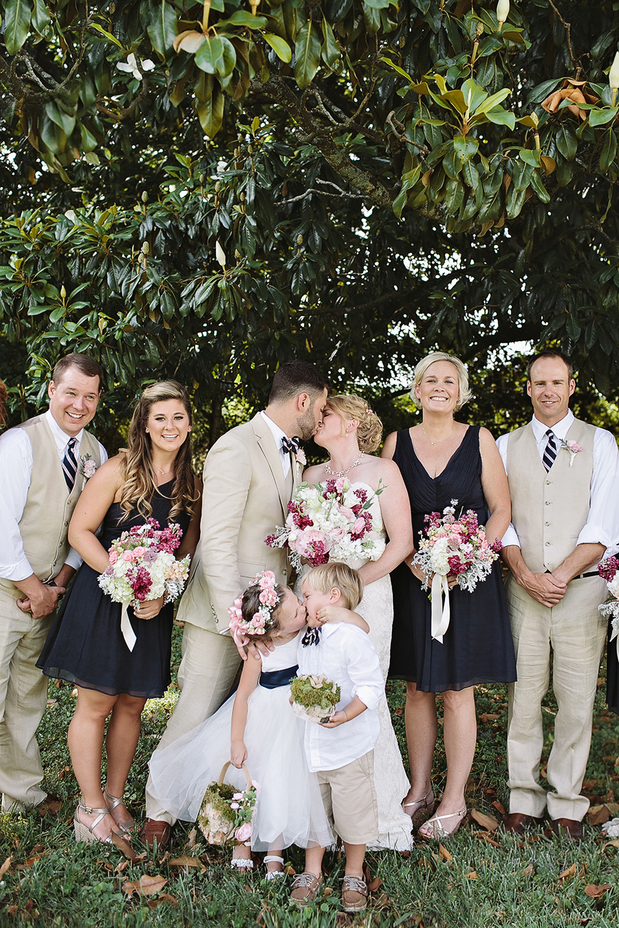 Spunky 4 Year Old Flower Girl Steals The Spotlight In Mom S Wedding Photo Huffpost Life