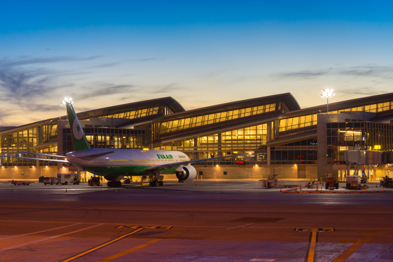 2015-06-22-1435003487-3110087-EvaAirshutterstock_241689856.jpg