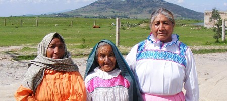2015-06-23-1435049942-8413929-otomangueanfamily1.jpg