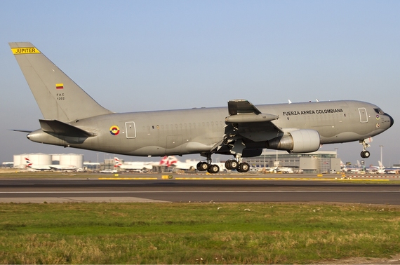 2015-07-05-1436102752-6184542-Colombian_Air_Force_Boeing_KC7672J6ER_Lofting1.jpg