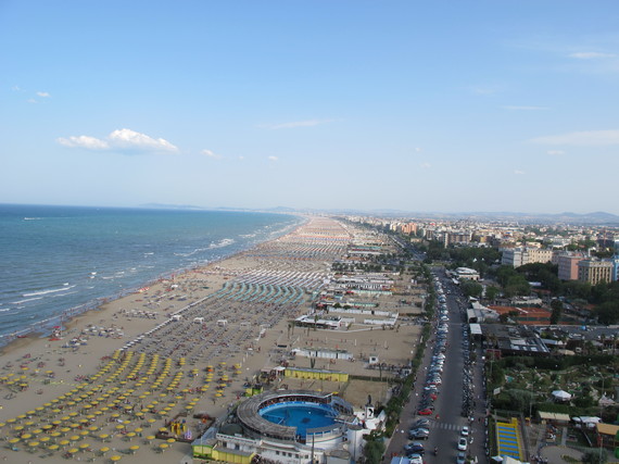 2015-07-12-1436667108-4436032-Beach_of_Rimini_14072012.jpg