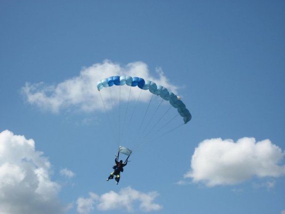 2015-07-12-1436731677-5559141-skydiving.jpg