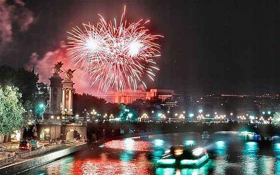 2015-07-14-1436909422-9165375-BastilleDayParis_2273748i.jpg