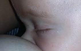 2015-07-14-1436913341-5546966-sleepyfeeding.jpg