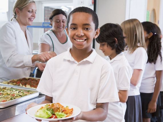 2015-07-20-1437397131-8855437-boyschoollunch.jpg