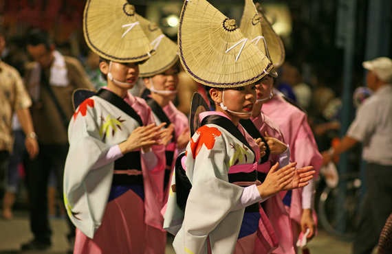 2015-07-21-1437472620-5081411-AwaOdori3.jpg