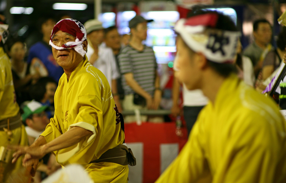 2015-07-21-1437472949-1732051-AwaOdori8.jpg