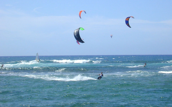 2015-07-28-1438086811-4220370-Kite_surfing_Oahu.jpg