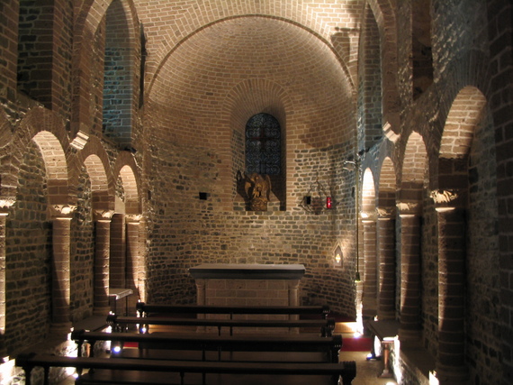 2015-07-29-1438135707-5297741-Bruges__Holy_Blood_church.jpg