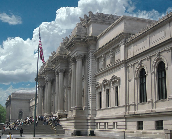 2015-08-03-1438639455-4319378-1115pxMetropolitan_Museum_of_Art_entrance_NYC.jpg