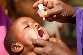 2015-08-14-1439515951-3345565-Africanpoliovaccine.jpg