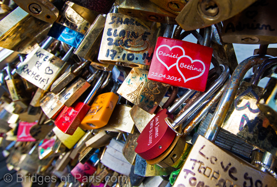 Paris Says Au Revoir to Love Locks - WSJ