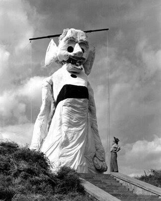 2015-08-18-1439874464-2440536-Zozobra1930s.jpg