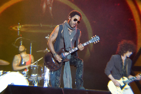 570px x 380px - Lenny Kravitz's Dick Fell Out, And Women Everywhere Are ...