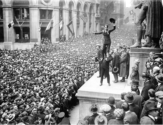 2015-08-24-1440404569-6028922-Fairbanks_and_Chaplin_Wall_Street_Rally_New_York_Times_1918.JPG