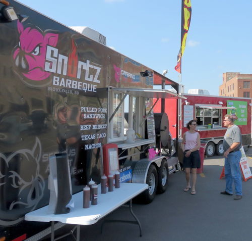 2015-08-26-1440613081-2190431-foodtrucks.JPG