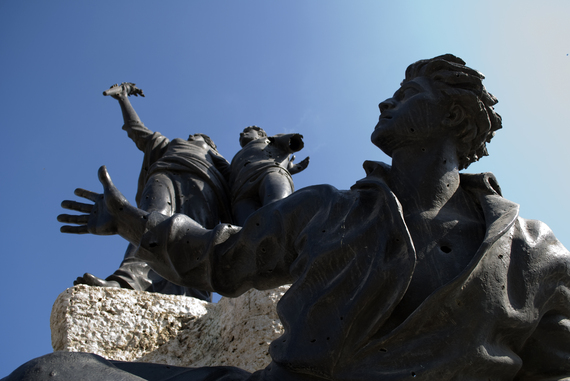 2015-08-27-1440694643-7469304-Martyrs_Square_Statue_Beirut_Lebanon.jpg