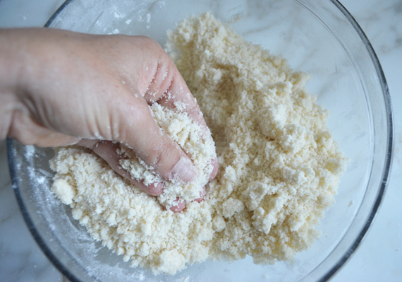 2015-08-28-1440765517-5488521-crumblytoppingmixture.jpg