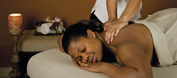 2015-08-31-1441003785-9791992-Blackwomanmassage.jpg