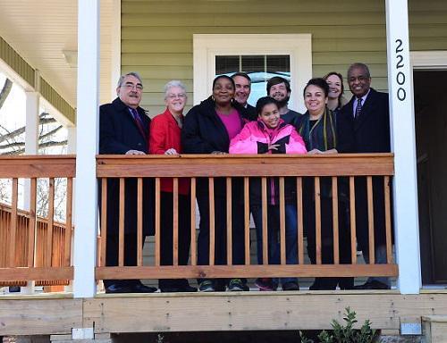 Administrator McCarthy with a family outside an ENERGY STAR certified home.