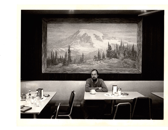 2015-09-02-1441201515-2938924-LASHP5BillViolainMtRainiercoffeeshopJuly1979PhotoKiraPerovCourtesytheartistandBlainSouthern20150830184217170.jpg