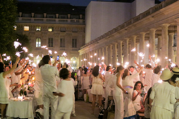 2015-09-04-1441374986-8141789-White_dinner_Paris_PalaisRoyal_June_2015_09.jpg