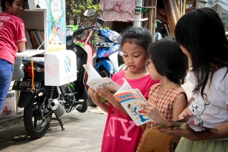 2015-09-07-1441654582-5616867-Literacymotorcyclelibrary.jpg