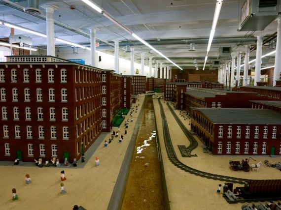 2015-09-08-1441734350-4970970-LegoDioramaatSeeScienceCenter.jpg