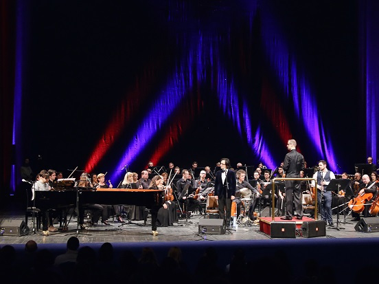 2015-09-14-1442264262-4372378-Duke_withTheMacedonianPhilharmonics.jpg