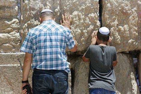 2015-09-17-1442524695-9045036-JEWISHMANwailingwall776369_640.jpg