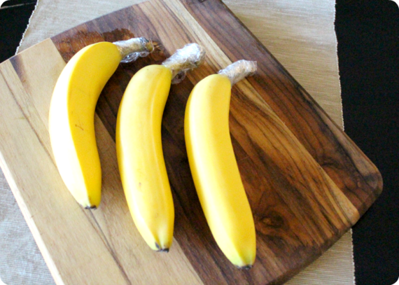 2015-09-22-1442955671-7539809-how_to_keep_bananas_fresh_2.png