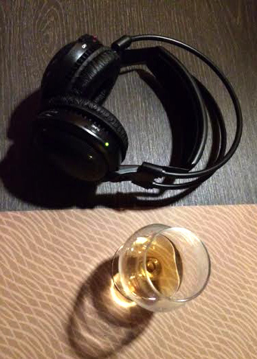 2015-09-23-1443019404-454738-chivas_headphones.jpg