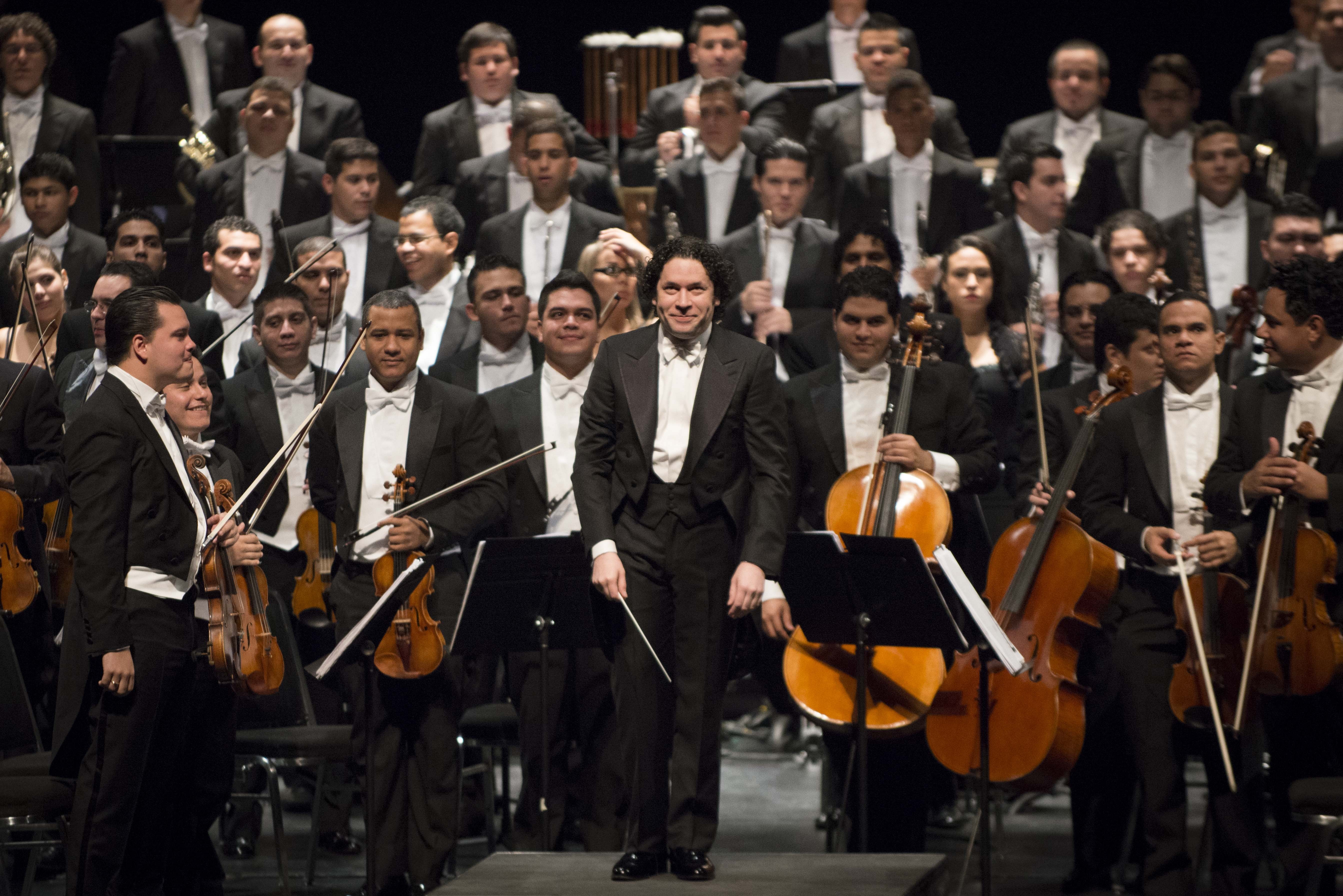 2015-09-29-1443529544-2983617-GUSTAVODUDAMELVENEZUELASIMONBOLIVARORCHESTRA_original.jpg