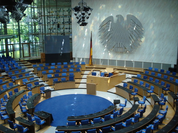 2015-09-29-1443550595-8333374-bundestag41204944.jpg