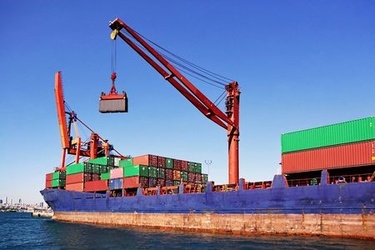 2015-09-29-1443555880-7919561-BateauContainers123RF5599112.jpg