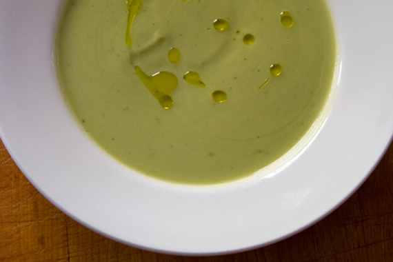 2015-10-07-1444236987-5916469-HPEasyPaleoBroccoliSoup2.jpg