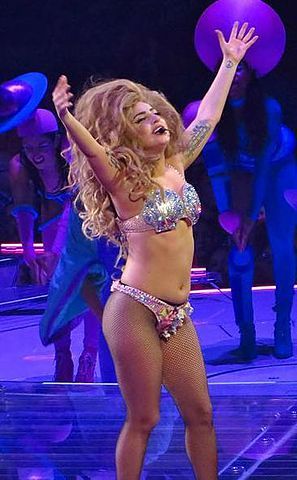 2015-10-08-1444277537-8056168-297pxLady_Gaga_ARTPOP_Ball_Tour_Bell_Center_Montral_2_July_2014_20_14561598924_cut.jpg