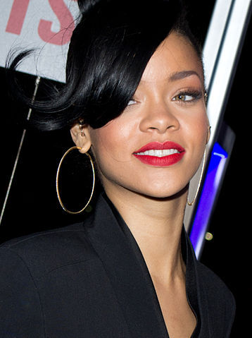 2015-10-08-1444280401-5290046-358pxRihanna_2012_Headshot1.jpg