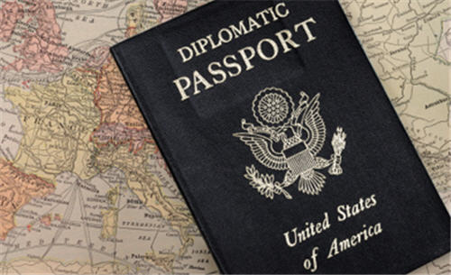 2015-10-08-1444312891-5908186-diplomaticpassport.jpg